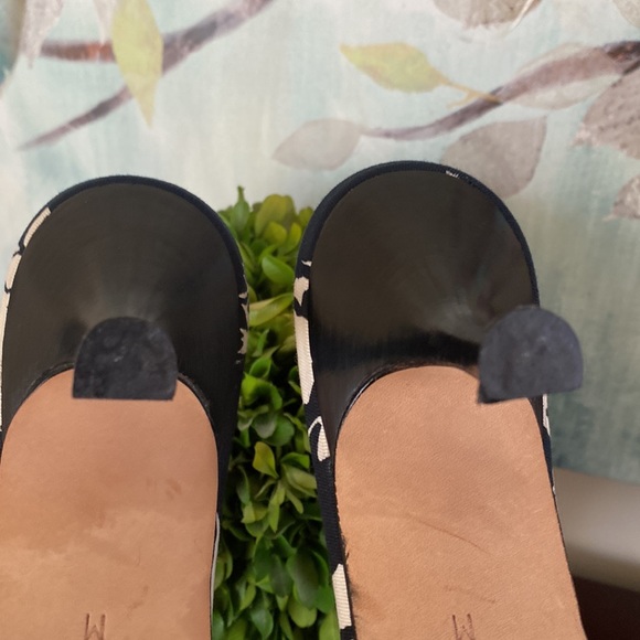 MICHAEL KORS⭐️RARE FIND⭐️NAVY BLUE & CREAM HEELED SLIDE SANDALS SIZE 9.5 🌟EUC🌟 - Picture 15 of 17